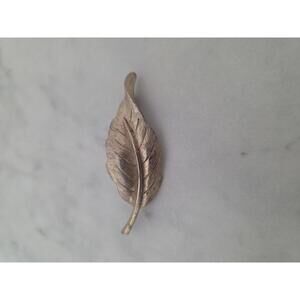 Vintage Avon Leaf Brooch – Gold Tone Nature Inspired Pin